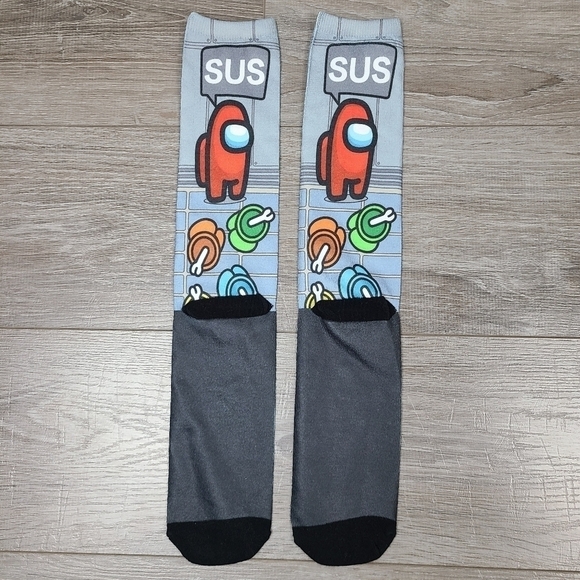 Two Pairs of Unisex Knee High Among Us Novelty Socks One Size - Picture 6 of 16